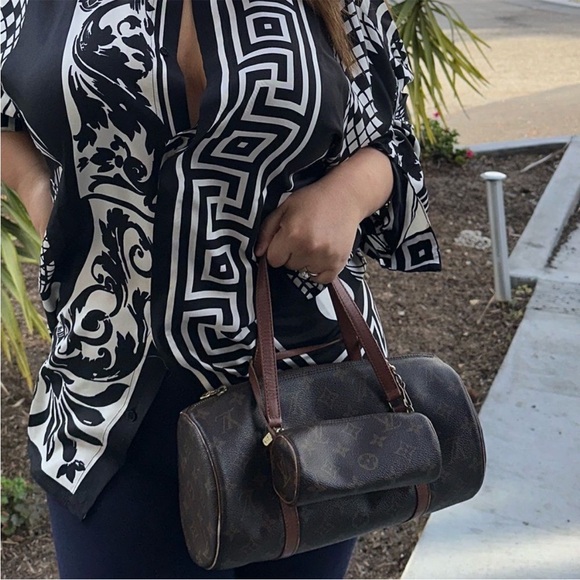 Hottest bag Louis Vuitton Monogram
Papillon 30 Hand Bag & Pouch - Picture 8 of 8